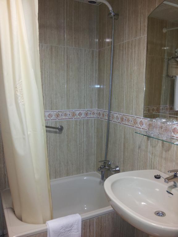 Begona Playa Hotel Gijon Room photo